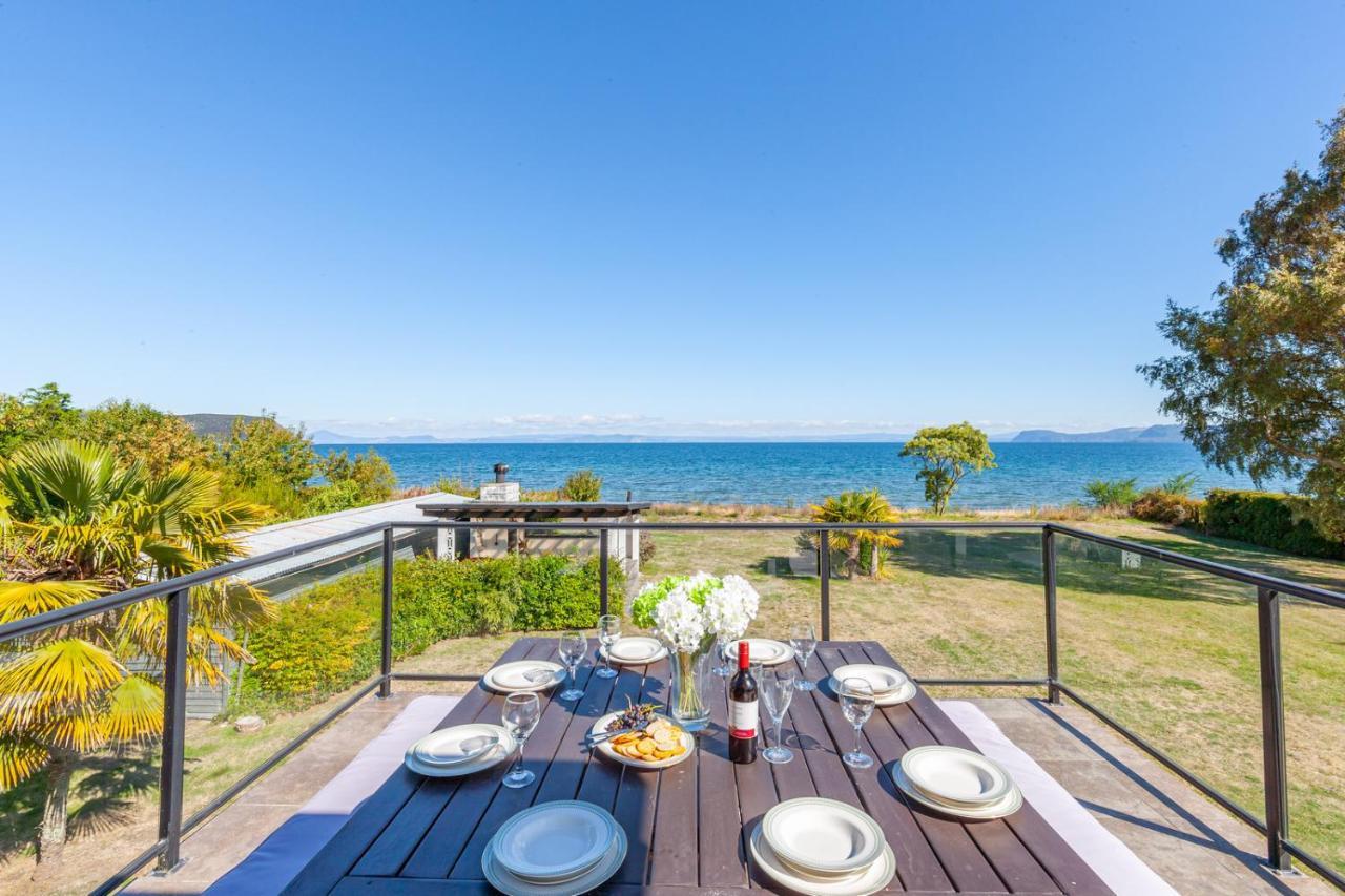Lakefront Villa - Waitahanui Holiday Home Eksteriør bilde