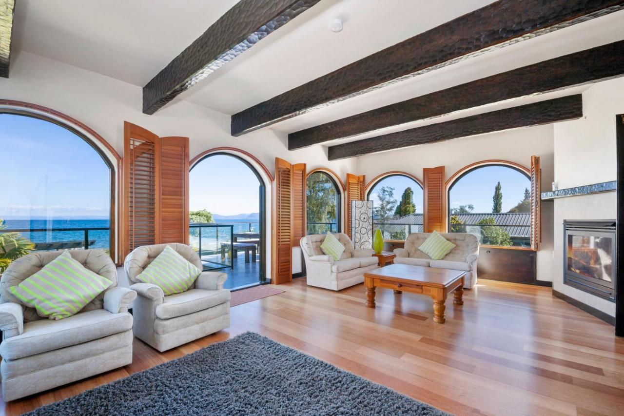 Lakefront Villa - Waitahanui Holiday Home Eksteriør bilde