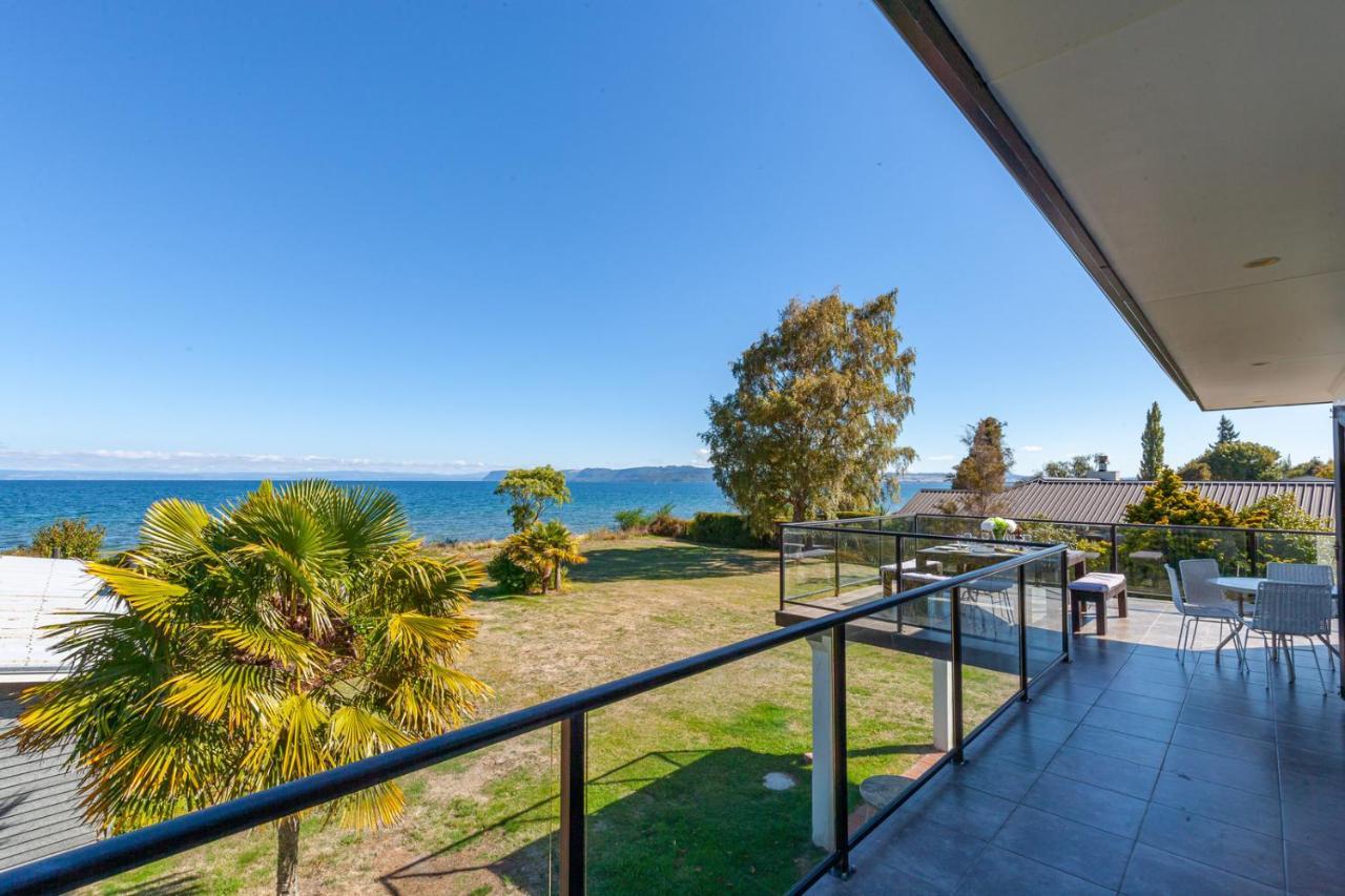 Lakefront Villa - Waitahanui Holiday Home Eksteriør bilde