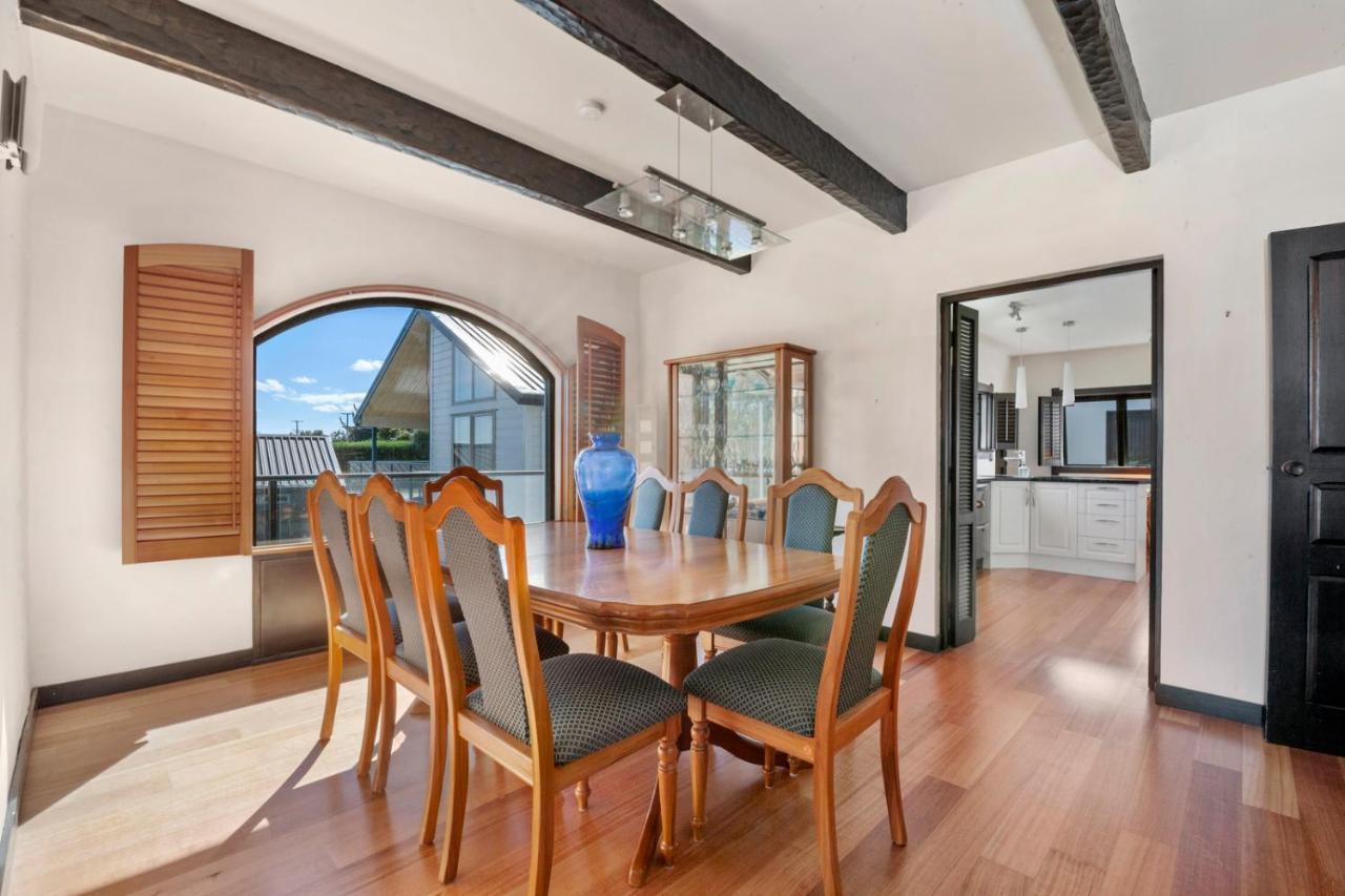 Lakefront Villa - Waitahanui Holiday Home Eksteriør bilde