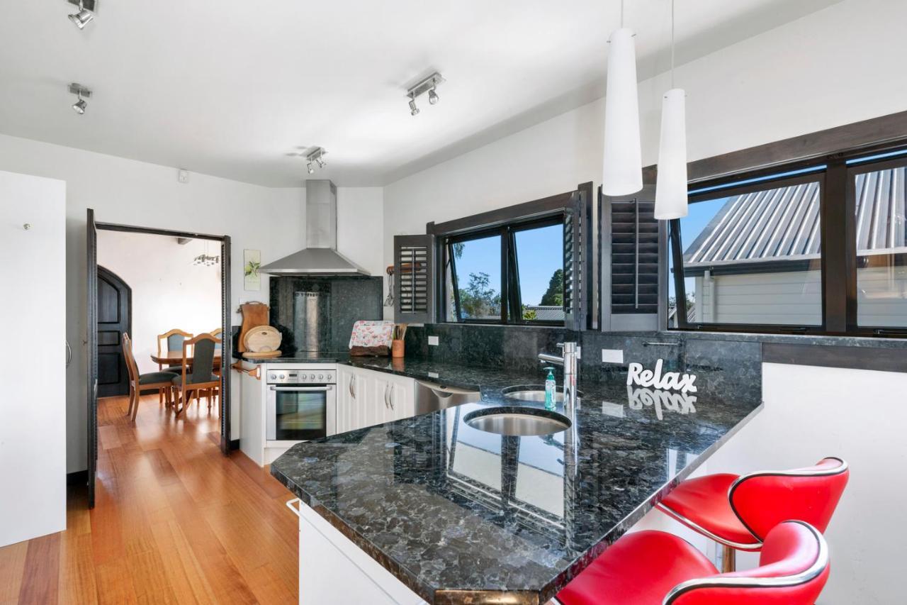 Lakefront Villa - Waitahanui Holiday Home Eksteriør bilde