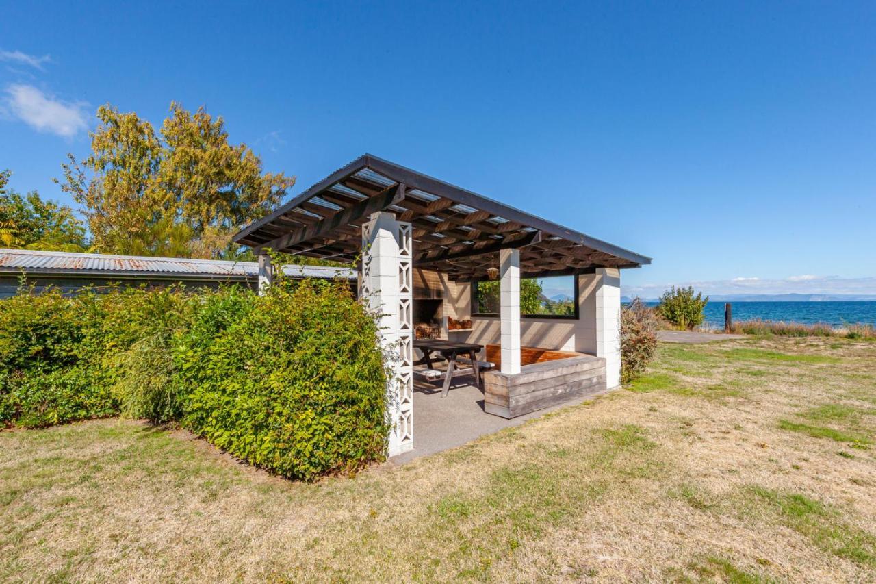 Lakefront Villa - Waitahanui Holiday Home Eksteriør bilde