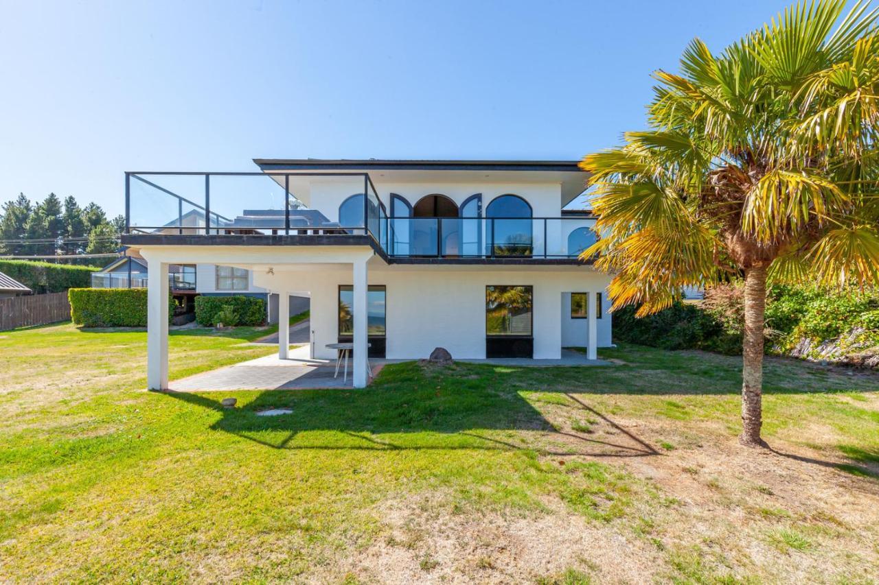 Lakefront Villa - Waitahanui Holiday Home Eksteriør bilde