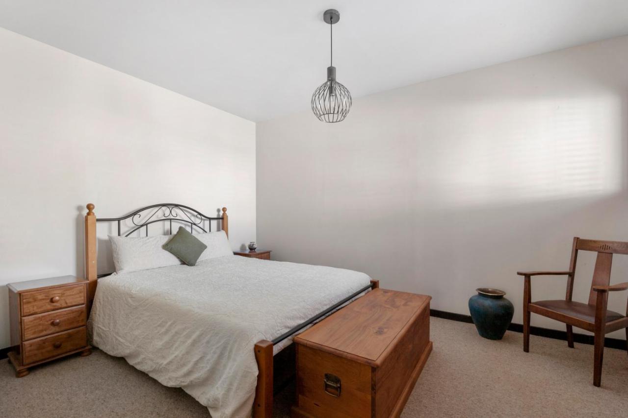 Lakefront Villa - Waitahanui Holiday Home Eksteriør bilde